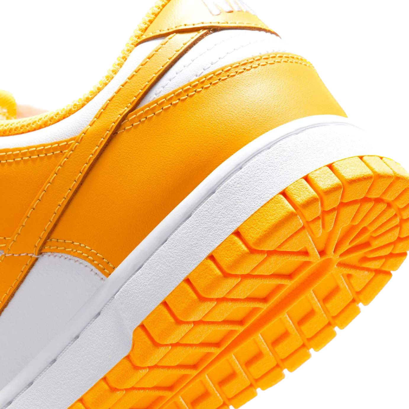 Nike Dunk Low 'Laser Orange' (W)