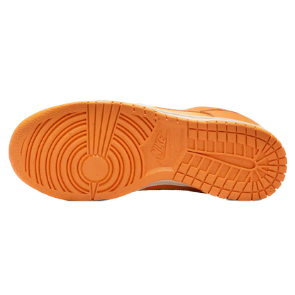 Nike Dunk Low 'Magma Orange' (W)