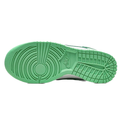 Nike Dunk Low 'Green Glow' (W)